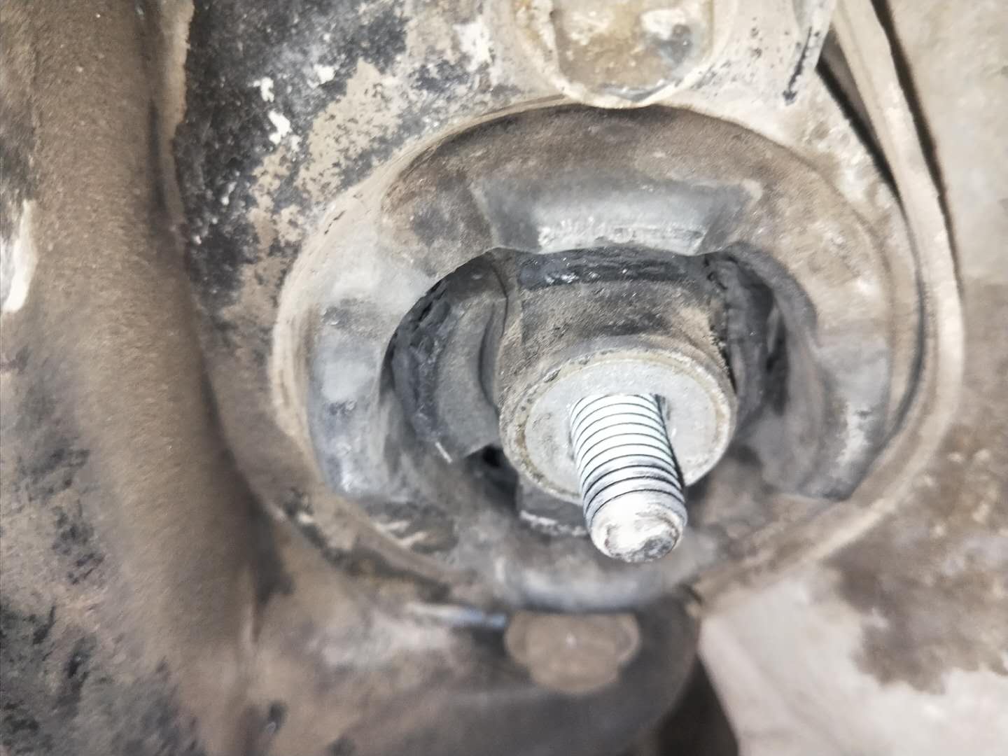 奥迪2.8V6发动机故障一大堆，最吓人的是差点把发动机甩出去