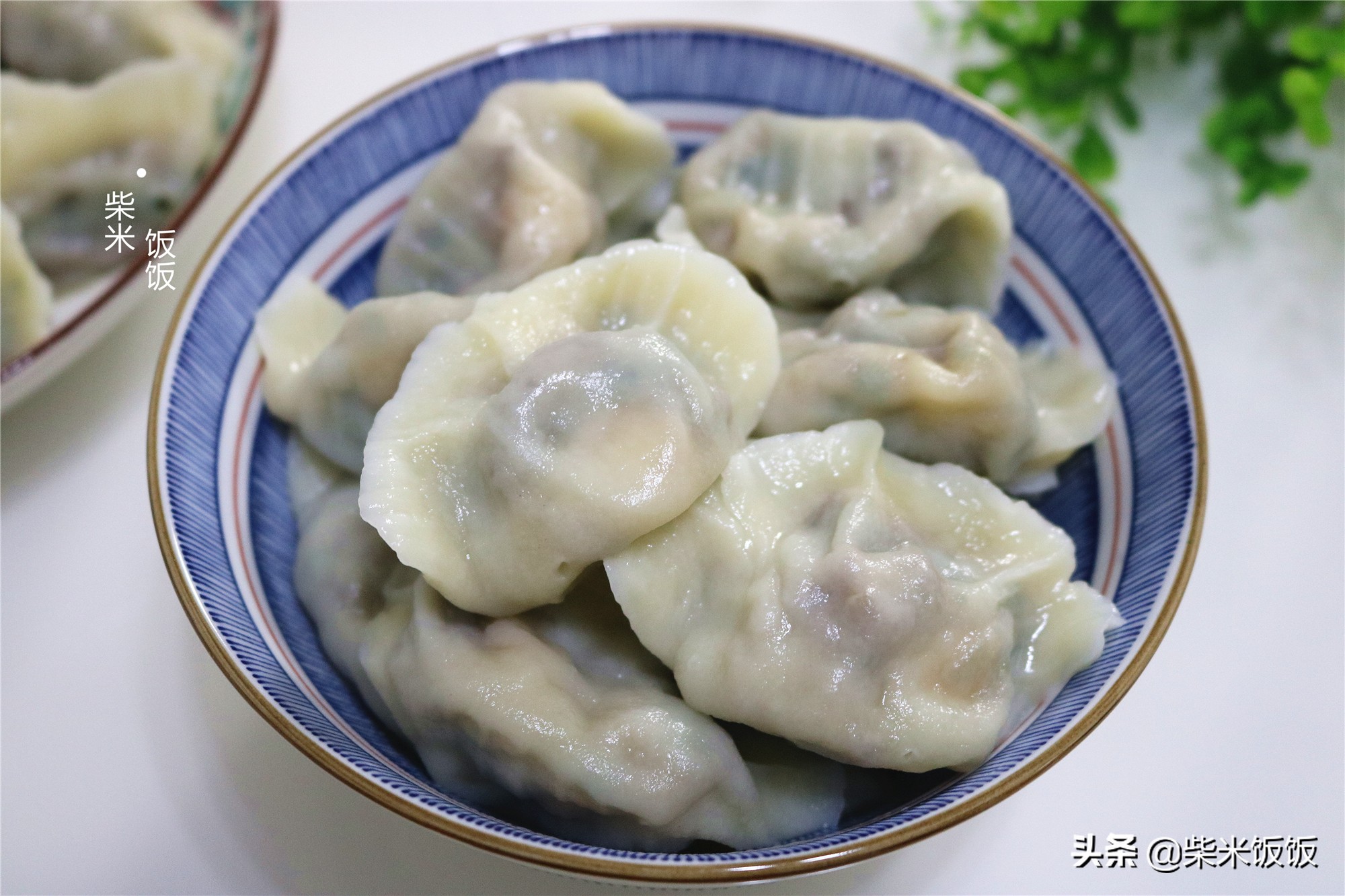 韭菜饺子，别总搭配鸡蛋了，教你这样调馅，个个爆汁更好吃