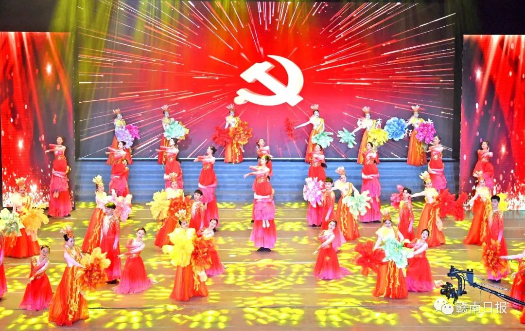 吴忠琼在赣南师范大学调研