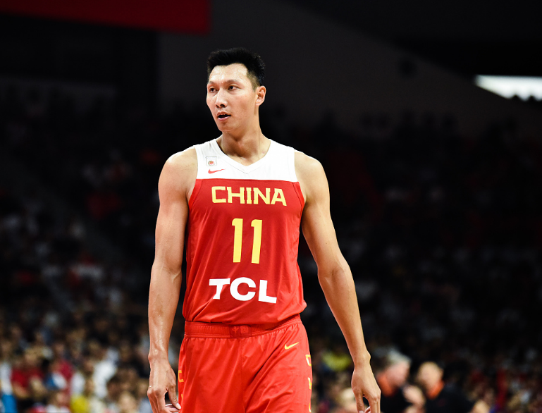 易建联为什么进nba名人堂(国内第二人，易建联对中国篮球贡献巨大，未来能否入选名人堂？)