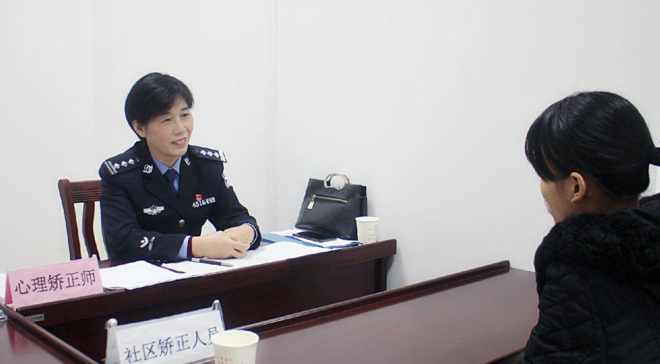 狱警年薪20万起，薪资待遇比普通公务员好，专科生也能报名