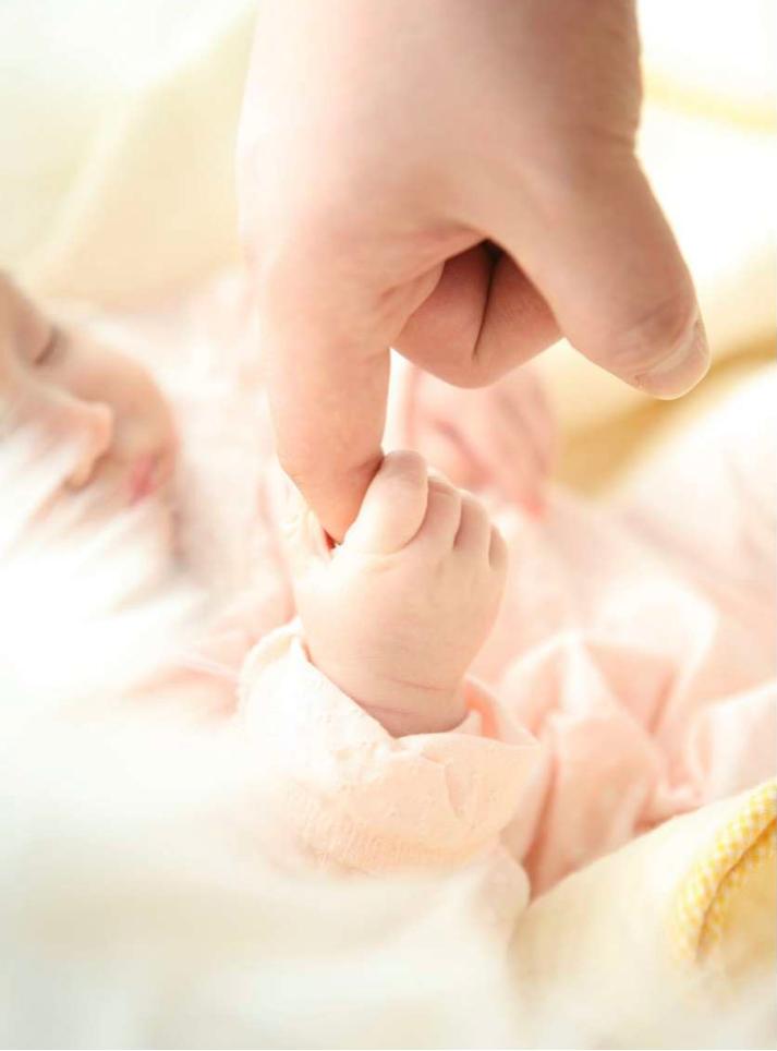 孩子手掌上有断纹的样子,就暗示着是“唐氏试管宝宝”吗?