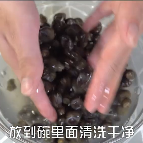 炒田螺，还在直接焯水就错了，掌握这个小窍门，口感鲜嫩还不腥