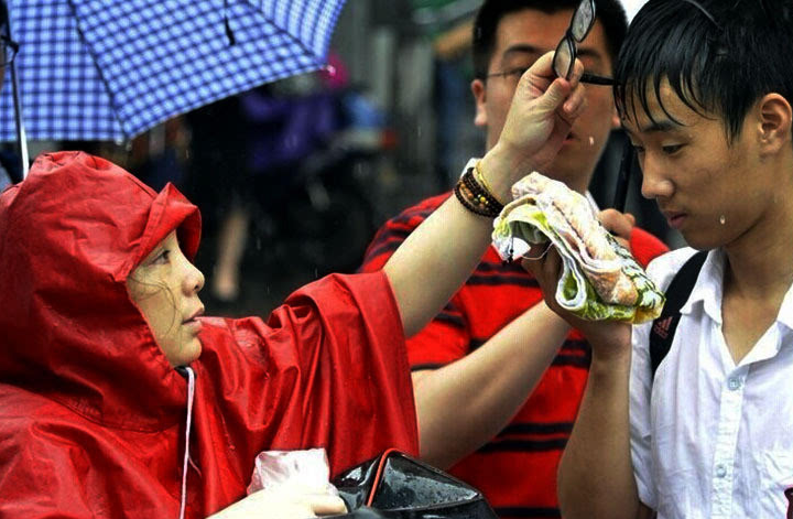 高考500分竟“无缘本科”，文理分数线相差100分，文科比理科简单