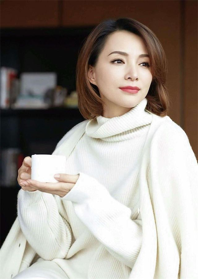 央視10大美女主持人，個(gè)個(gè)才貌雙全，董卿知性，海霞端莊