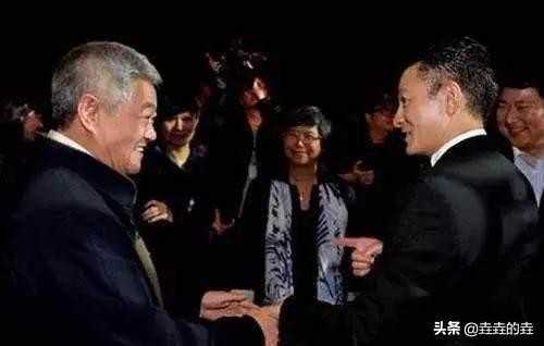 艺人典范刘德华，2000年真的被黑势力留在东北出不来吗？