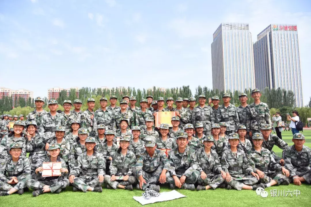 银川六中举行2019级高一新生军训汇报表演暨总结表彰大会