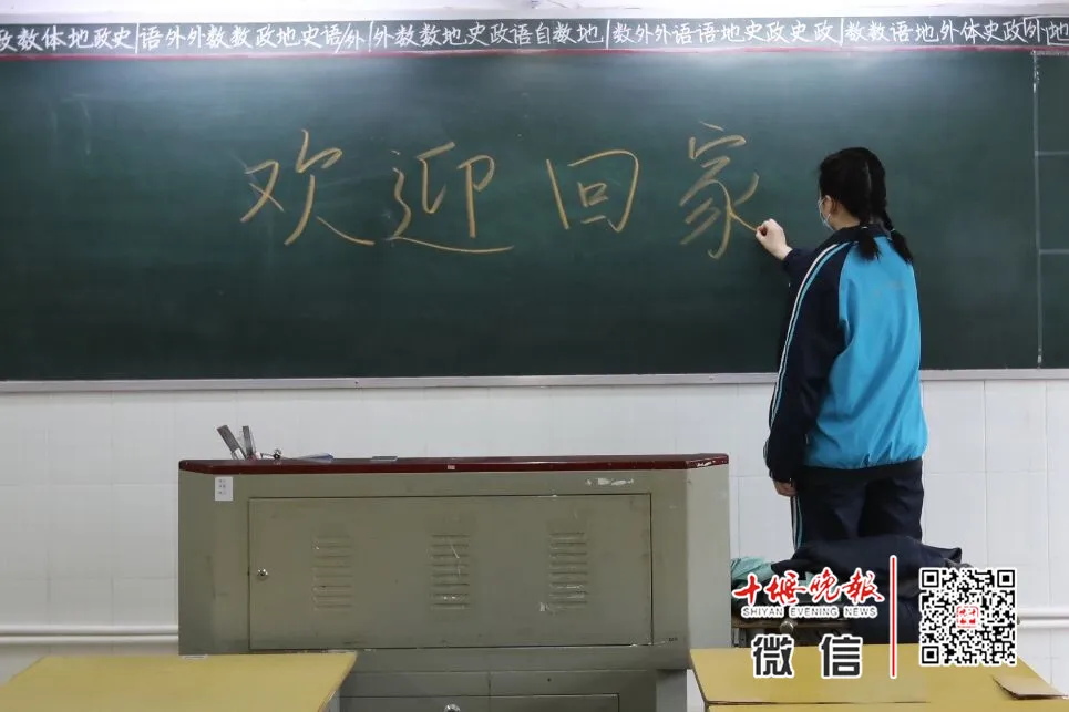 今天开学！刚刚在十堰这些学校拍下，这一幕等了太久