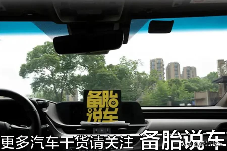 前排车窗贴膜要切“三角窗”吗?交警:透光率合格就不用切