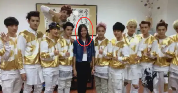 何超欣考上清华研究生，王文也晒恋爱高甜，映射出名媛们的小时代