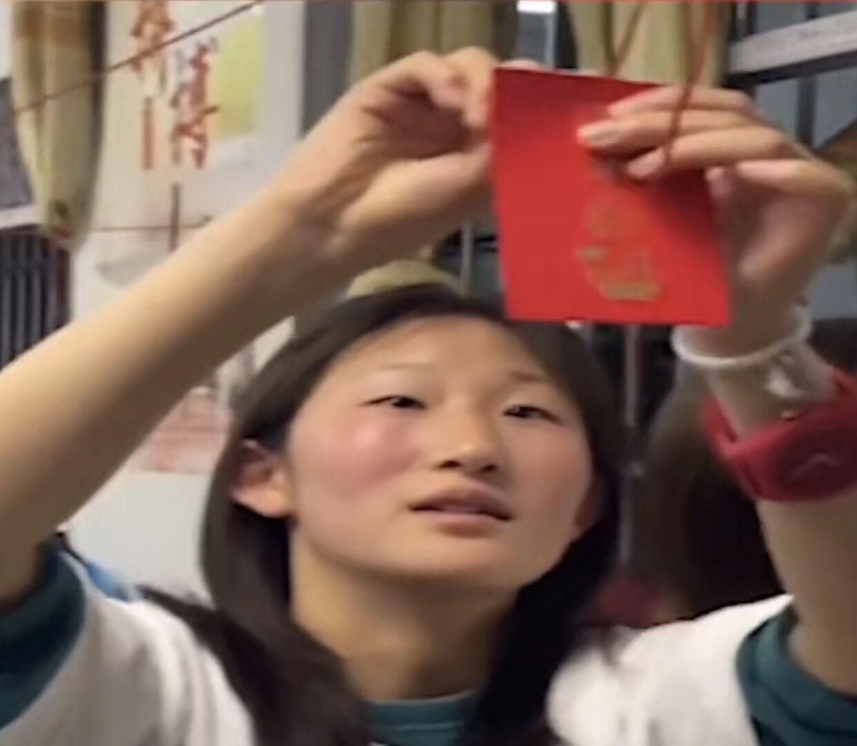 高考前，老师给学生买“神秘礼物”羡煞旁人，这是什么神仙老师？