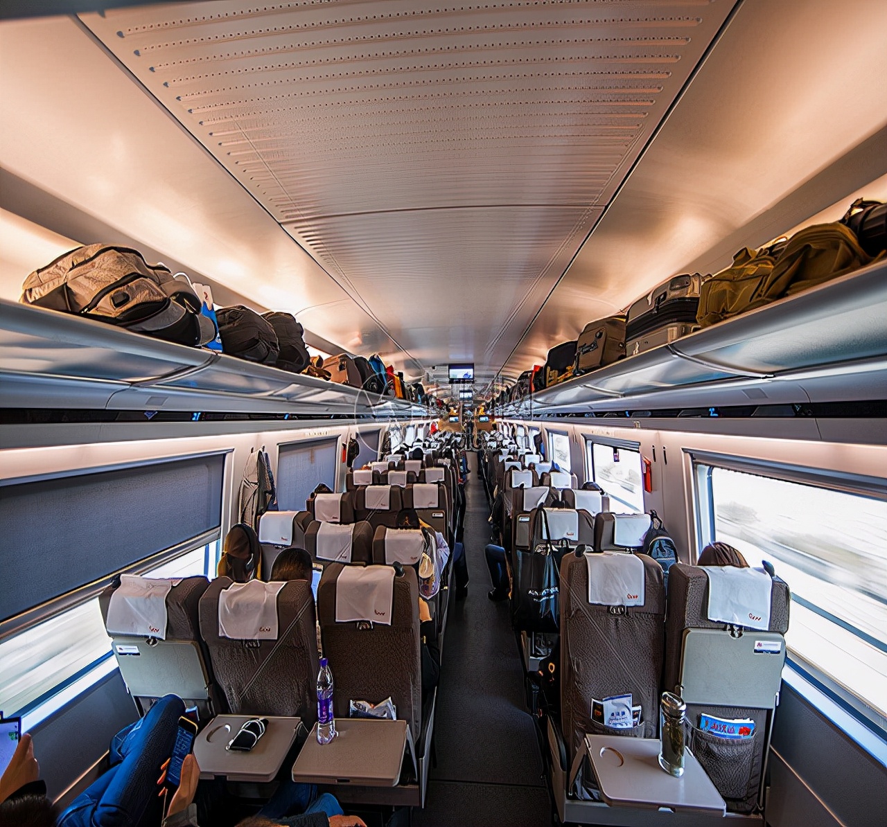 中国高铁每年耗资8000亿，对我国来说是利大于弊，还是弊大于利？