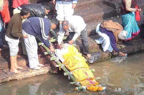 “死者为大，入土为安”-------浅谈中国的丧葬制度和礼仪