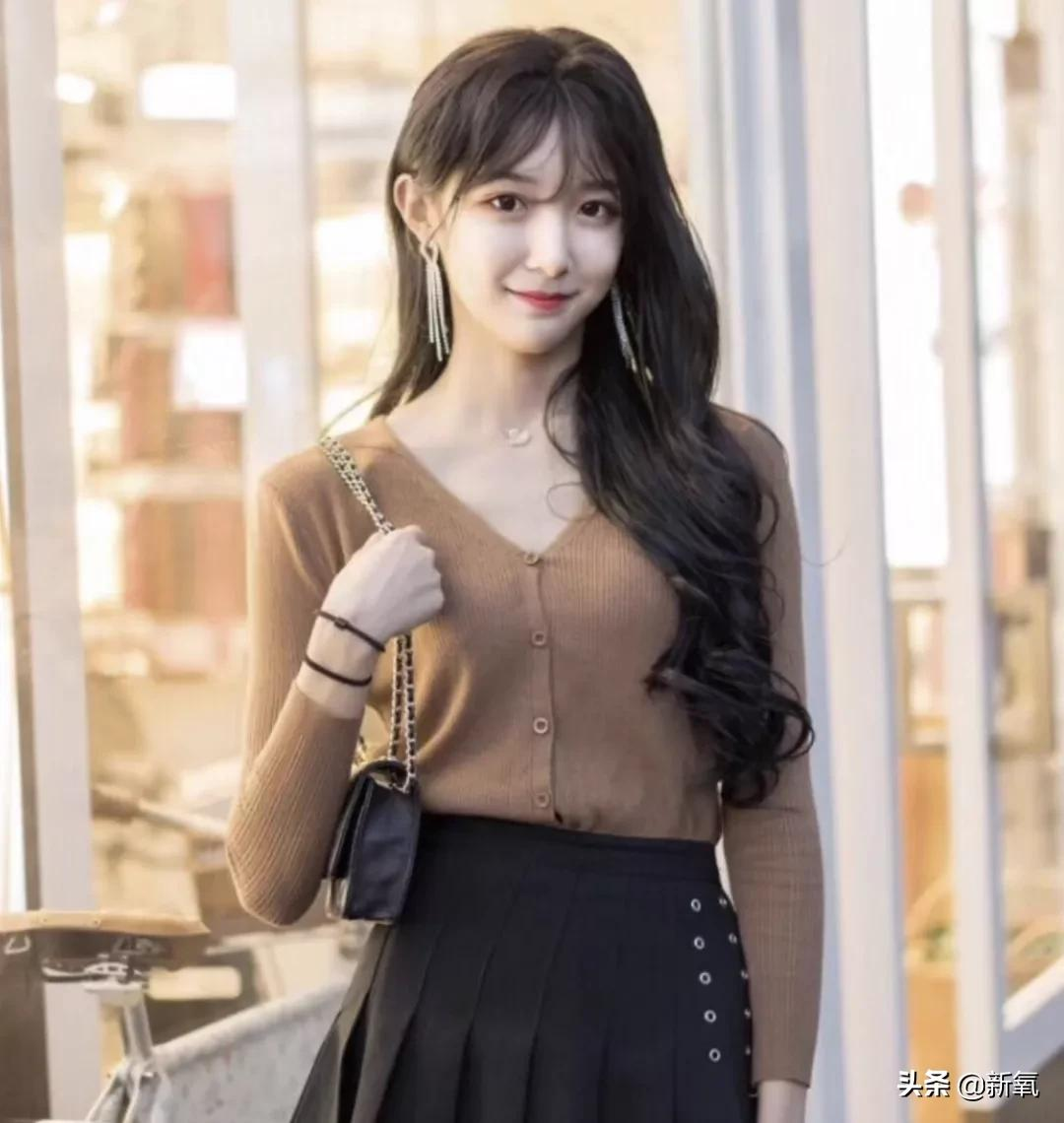 当年穿女校服跳舞超美的她，居然去做变性手术，但被扒出是假的？