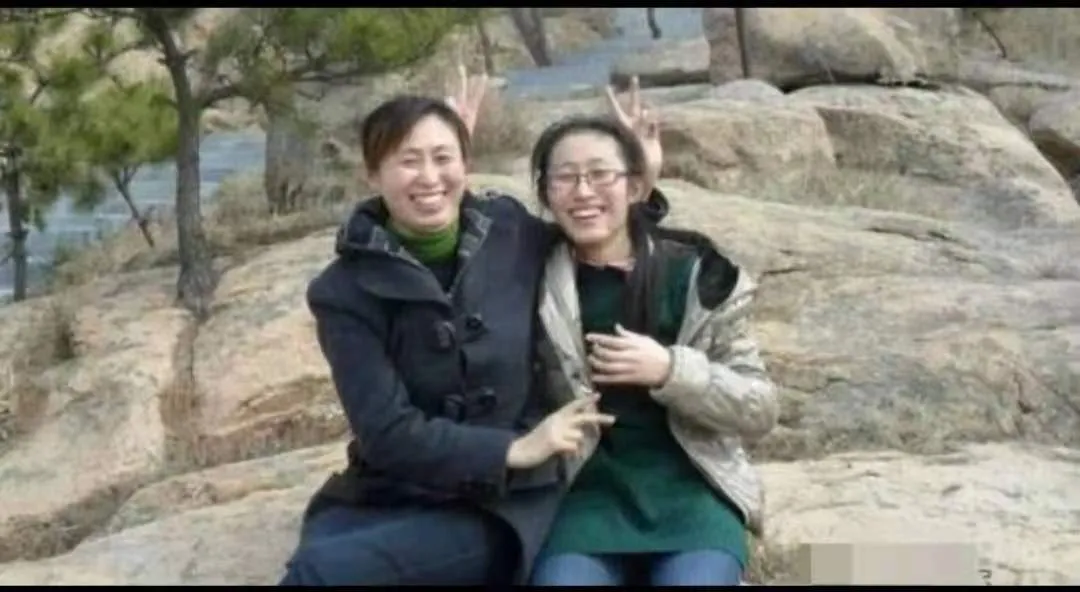 2016年,江歌被刘鑫前男友杀害,躲在门后活下来的刘鑫,如今怎样