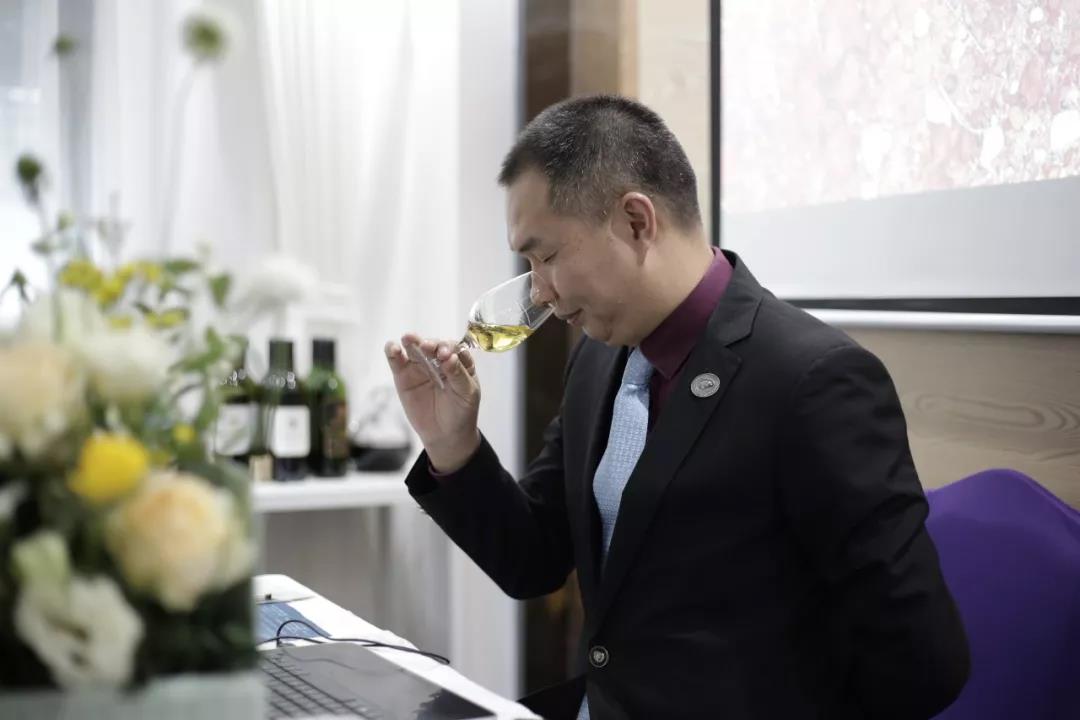 谈谈 “葡萄酒工作室”经营模式