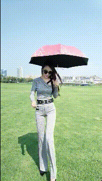 内涵美女图片动态的：最犀利的广场舞领舞！抖动抖动！