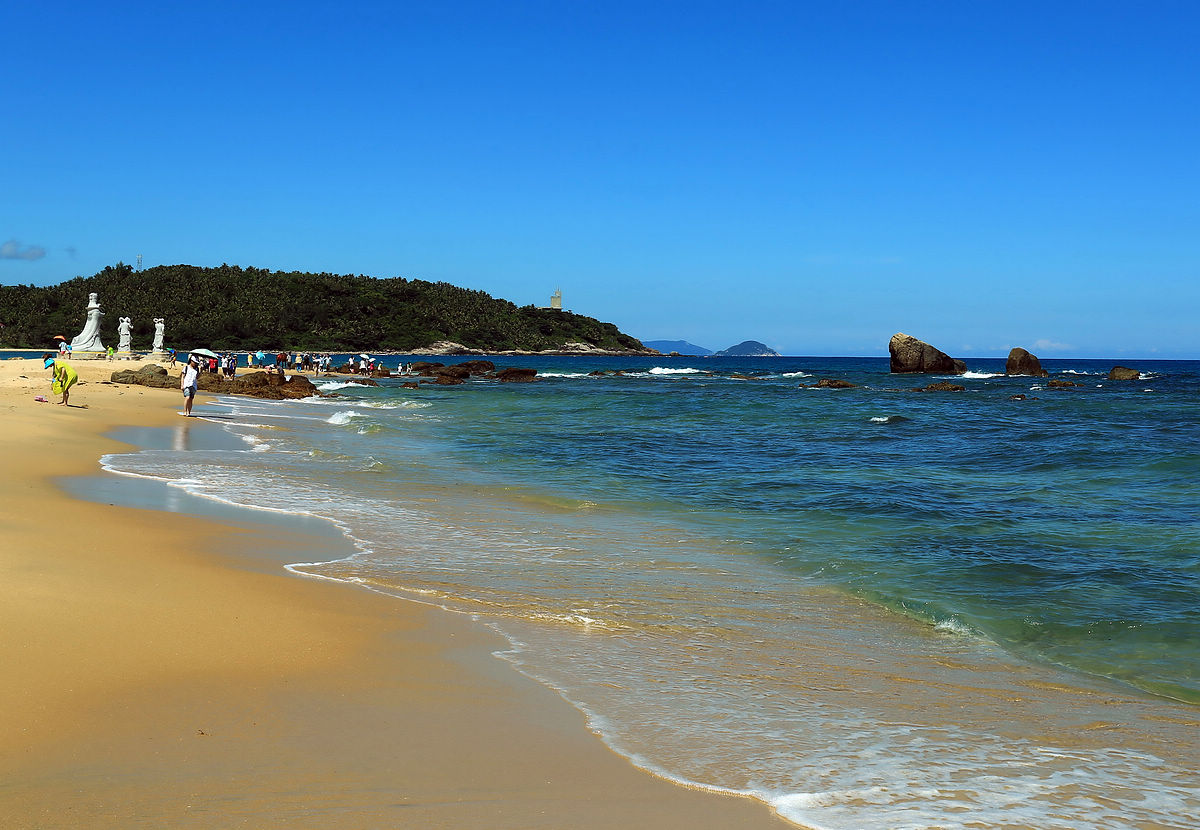 全国著名的冲浪圣地——日月湾这里观赏日落的最佳地点,这里也有碧海