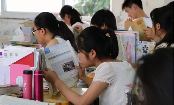 历年高考中，难度最高的3次数学考试，学生感慨：哭着走出来的