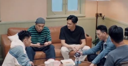 应采儿袁咏仪一起录制《大湾仔的夜》，两个人热聊不断，好欢乐