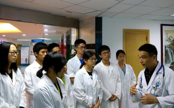 医学专业就业前景排名爆冷，临床医学仅排第四，影像学成黑马专业