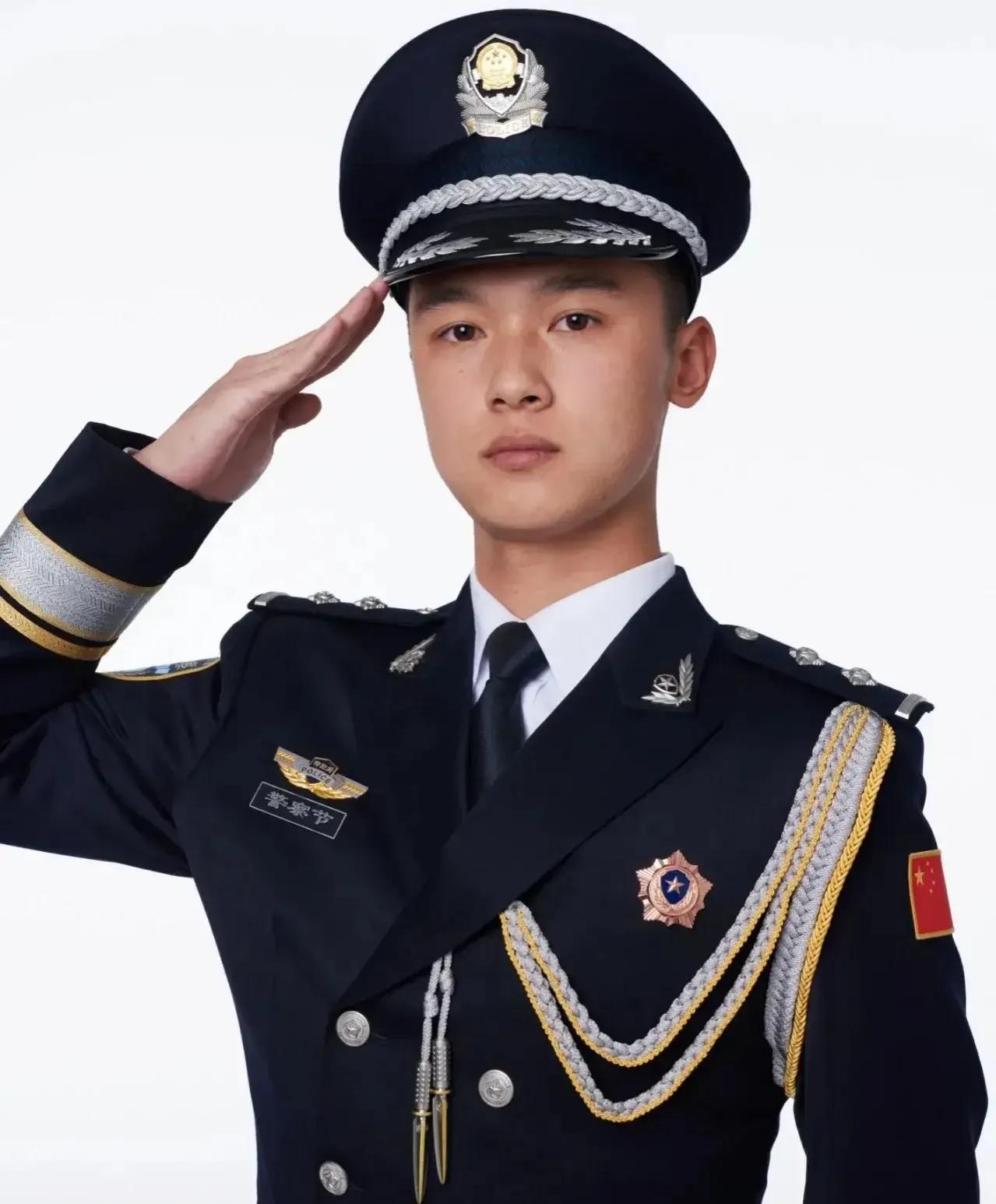 村警的工作服装图片(人民警察配发的新式警礼服) - 赤虎壹号