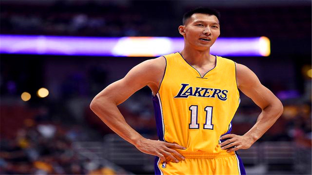 易建联为什么这么晚进nba(终于破案！易建联无法立足NBA原因水落石出，难怪火箭裁掉周琦)