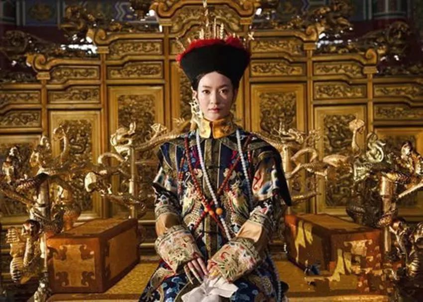 清朝至今灭亡107年，为何仍有人为其守皇陵？他们的工资由谁发？