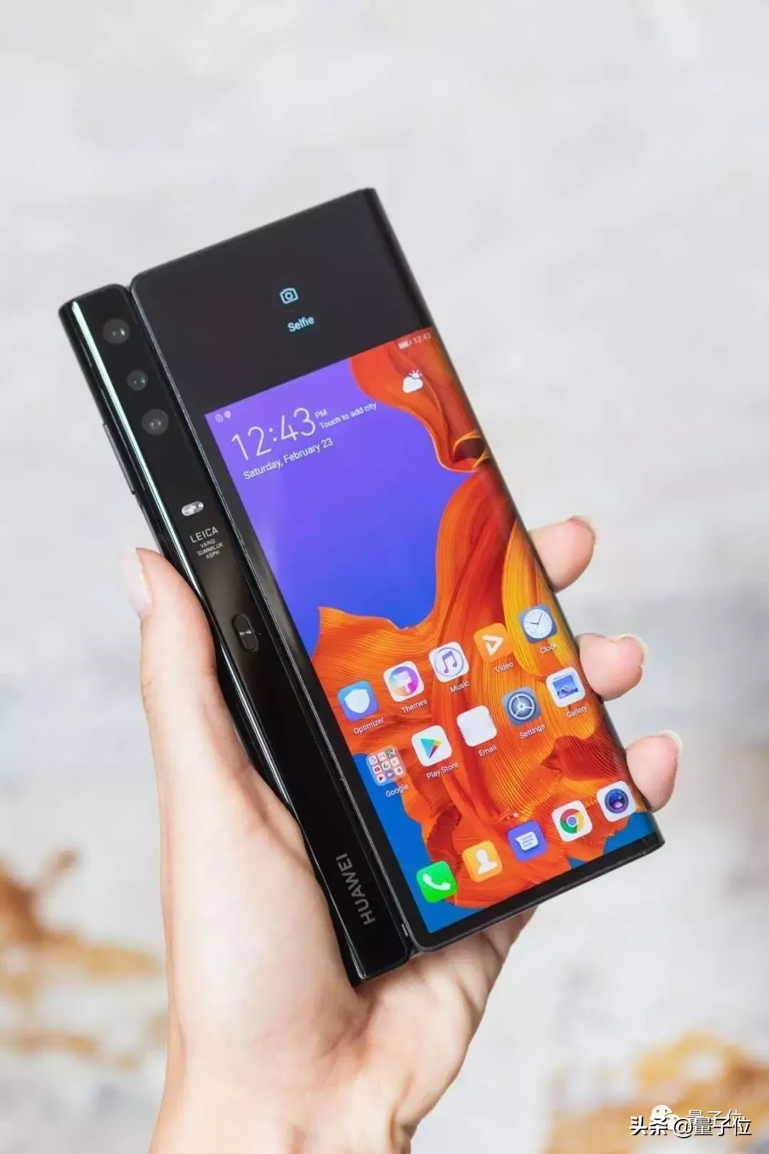 售价1万7!华为折叠屏手机发布:5G、完胜三星(但还不让摸)