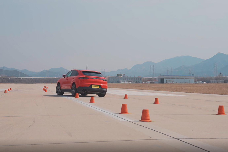 不一样的不仅是车尾 测试保时捷Cayenne Coupé