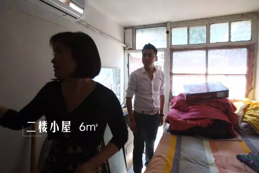 北京二环25㎡小屋，为让女儿回家住，年迈父母坚持睡6㎡露台