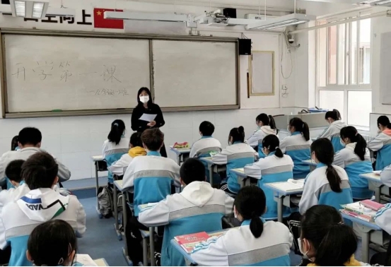 2所师范大学在二本招生，二本生也能当老师，缺点是位置有点远