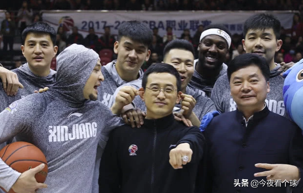 nba中国有哪些岗位(中国男篮队员十二人，但制服组却有21人，他们都司职何位？)