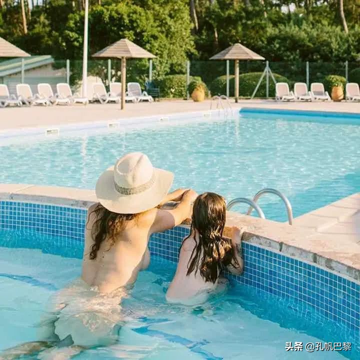 法国天体营上百人确诊！不穿衣服回归自然更符合防疫理论？