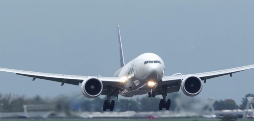 机身成三截，108人遇难，1992年南京机场7.31坠机案始末