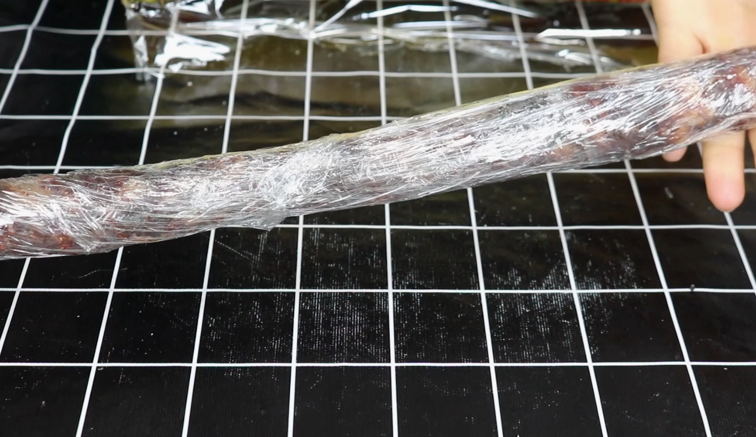 腊肠没吃完，万不可直接放冰箱保存，教你一招，吃一年不变质