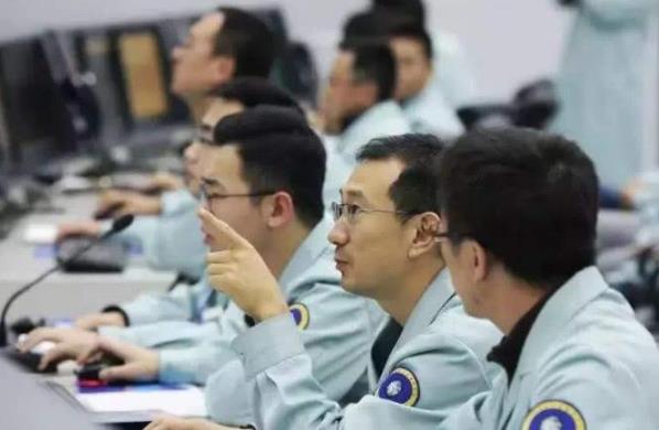 别死盯着公务员了，这些职业比公务员更“吃香”，稳定性高待遇好