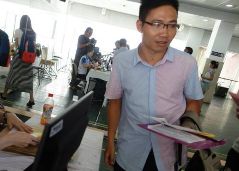 “高考钉子户”吴善柳：拒绝北大，10次高考圆梦清华，如今怎样？