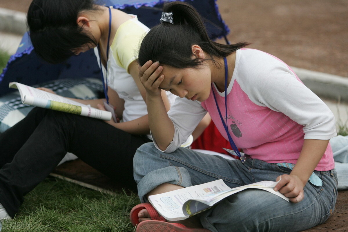 高中不允许复读已成定局？落榜生该何去何从，看看官方如何回应