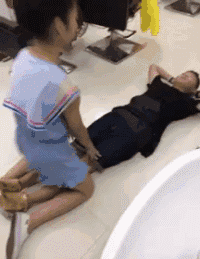 爆笑的GIF动图：我真的想知道，在这艘船上的都是什么人