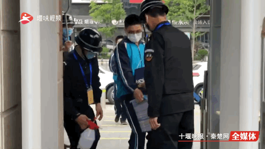 今天开学！刚刚在十堰这些学校拍下，这一幕等了太久