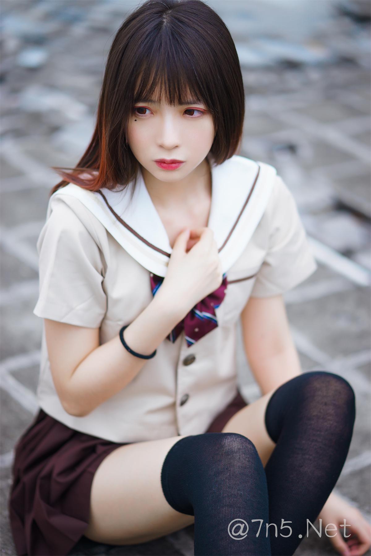 网络红人@疯猫ss 丝袜狂想曲(伞)[42P/572.68MB]