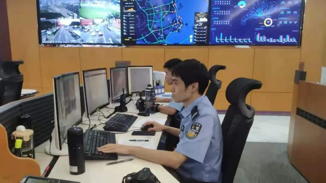 爆胎是常见问题,却有八成司机不会换胎!珠海帅气交警三分钟教会你!