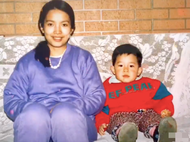 张丰毅和吕丽萍：离婚30年，人生截然不同，亲儿子和继父成一家