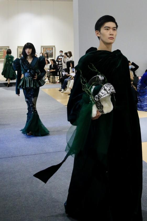“最美美术馆”遇见“最美服装秀”江汉大学STYLE SHOW项目式教学成果展首秀圆满举行