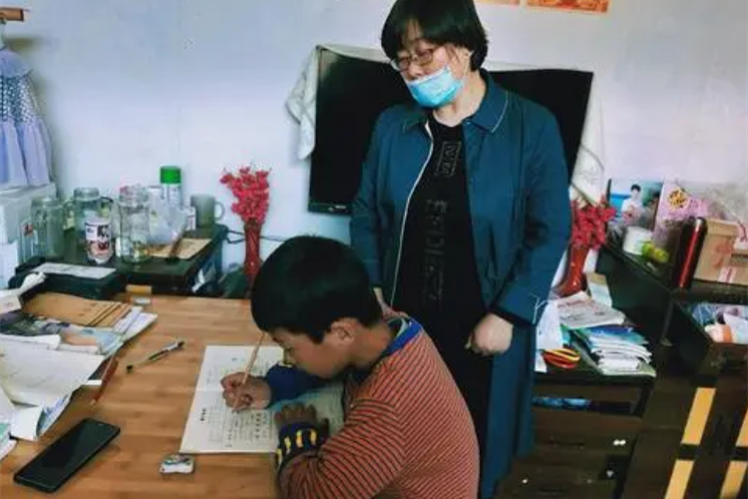 初一女儿考14分回家，父母为其鼓掌，鼓励才能创造奇迹