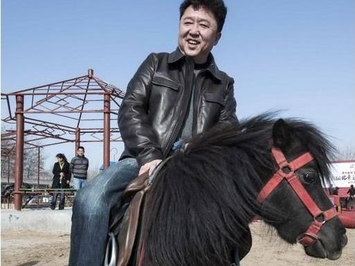 抽烟喝酒烫头，摇滚影帝相声，“京城富少”于谦瞒了观众多少？
