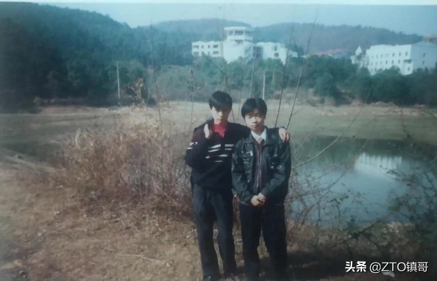 时光荏苒，青春如流水般悄然逝去，留下的是记忆中那些美好而珍贵的片段。
