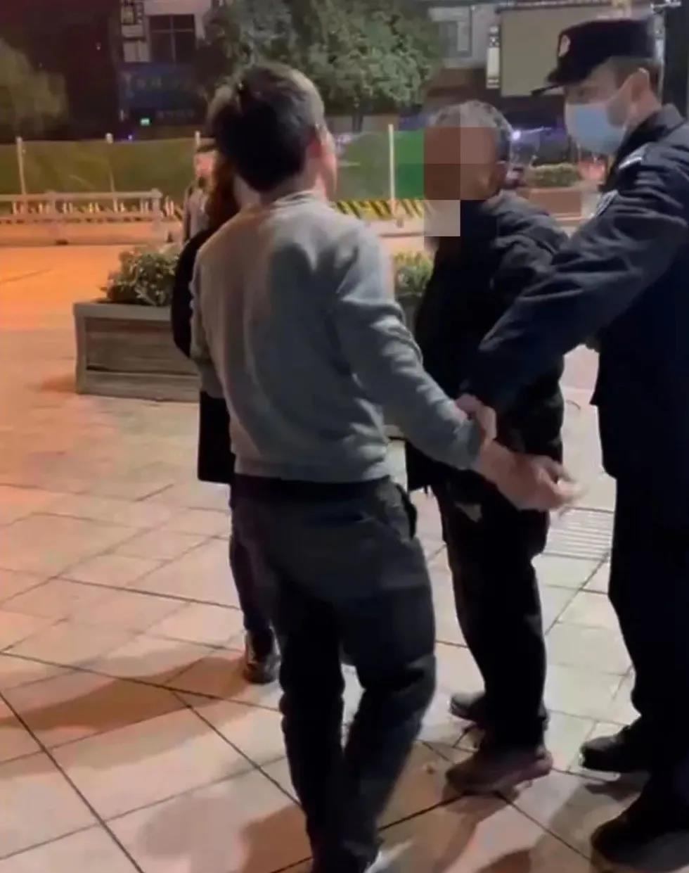男子醉酒殴打女同伴 民警劝阻被推搡 略阳公安：行政拘留