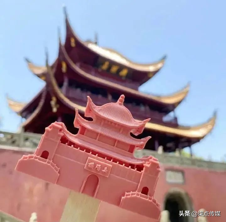 藏不住了：清华，出雪糕了？